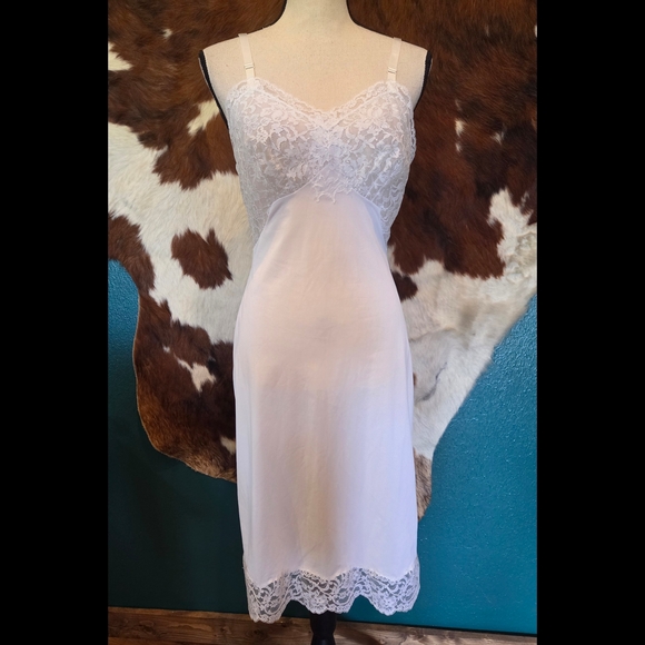 Elegant White Lace Slip Dress - Picture 1 of 9
